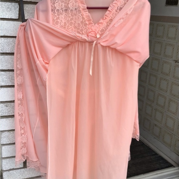 Vintage nightie/robe all-in-one, knee-length, short sleeve size M peachy pink. - Picture 8 of 10